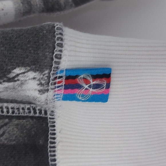 Aritzia TNA pullover hoodie. Size small. - Picture 2 of 7